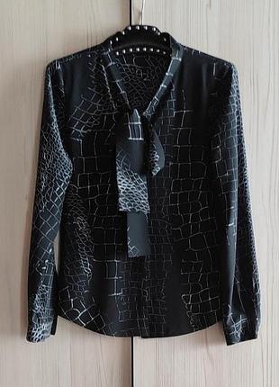 Шелковая блуза с бантом от artigiano