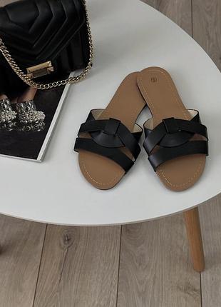 Легкі шльопанки