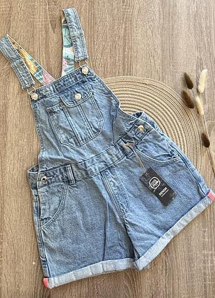 Дуже крутий джинсовий комбінезон шортами на дівчинку 10 років на зріст 140 см cool club