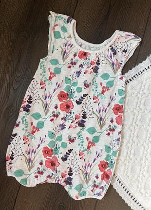 Білий з яскравими квітами пісочник next некст 6-9 міс для дівчинки