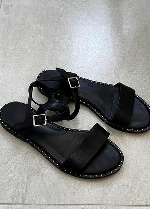 Босоніжки  шкіряні