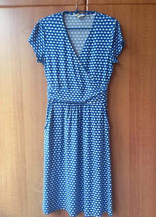 Женское вискозное трикотажное стретчевое летнее голубое синие приталенное платье boden, с геометрическим принтом.