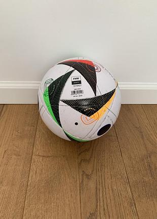 Футбольний м’яч adidas
