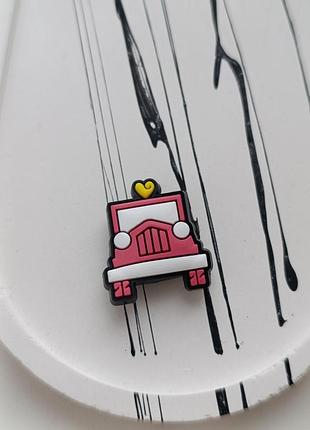 Джибітси на крокси jibbitz crocs рожева машинка