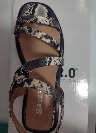 Босоніжки з принтом "лео"