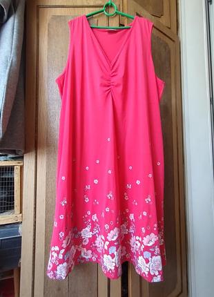 Комфортное просторное платье-трапеция