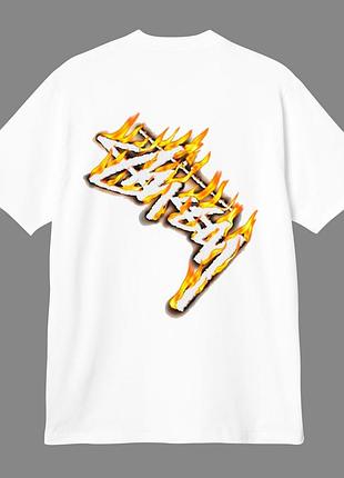 Біла футболка стусі