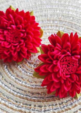 Резинки с красными хризантемами