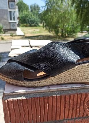 Стильні босоніжки на танкетці comfort wiev