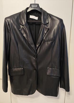 Женский кожаный пиджак