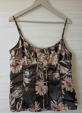 Майка шовк100,/%, від monsoon, розмір l-xl, шоколадний колір з бежевими квітами, приталена, є потайна молнія, регульовані бретелі