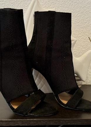 Босоніжки river island