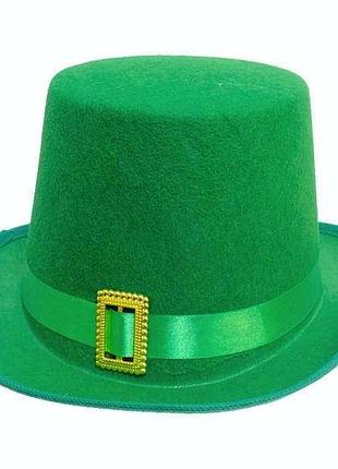Високий зелений циліндр (капелюх) на день святого патріка (st.patrick's day)