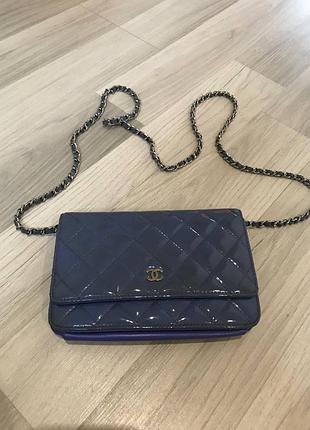 Сумка chanel woc оригінал номерна лакована шкіра синя на ланцюжку номерна