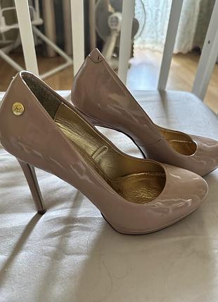 Туфлі лаковані