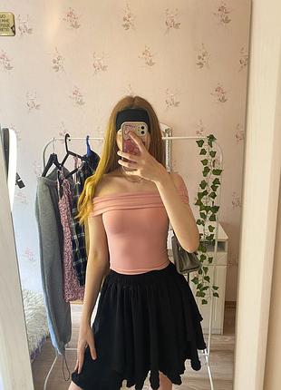 Гарний рожевий топ з опущеними плечима dazy