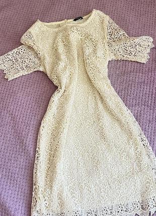 Святкова сукня з мереживом