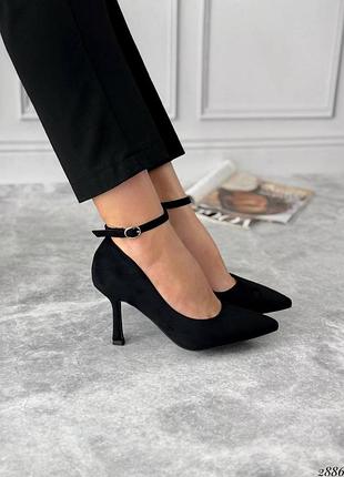 Туфли черные с ремешком