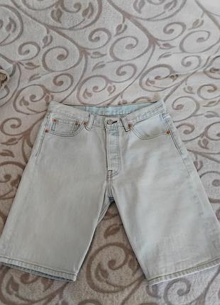 Шорти чоловічі,у відміному стані,легкі, зручні, ідеальні
для літа,джінс світло голуби,
для  повсякденного носіння,
класичні, фірма леви страу
сс,
