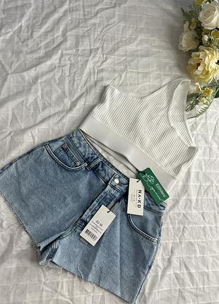 В пості 3 речі!!! шорти джинсові блакитні від na-kd( size: 36    ціна:850)  топ в рубчик на одне плече в двох кольорах 🤎🤍 ( size: s-m.  ціна: 500)