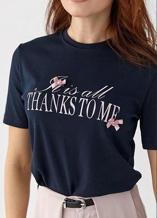 Футболка з написом і бантами