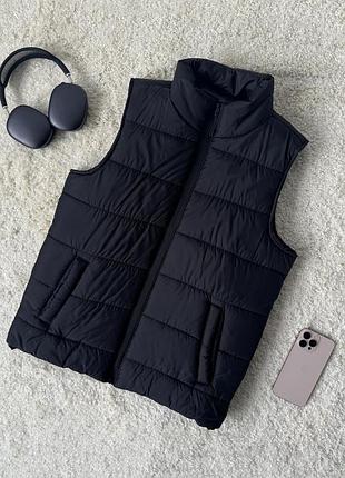 Жилетка чоловіча базова однотонна чорна безрукавка без капюшона весняна осіння жилет