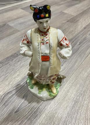 Статуетка фарфорова одарка