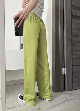 Салатовые атласные брюки брюки брюки прямые широкие лаймовые яркие зеленые
