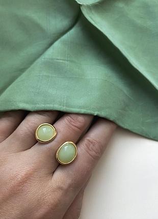 Кільце стильне салатовий в зоолотому сплаві