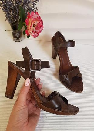 Якісні акуратні босоніжки з натуральної шкіри pasito 38