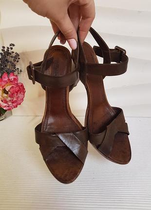 Якісні акуратні босоніжки з натуральної шкіри pasito 38