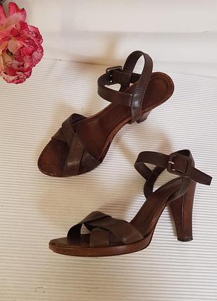 Якісні акуратні босоніжки з натуральної шкіри pasito 38