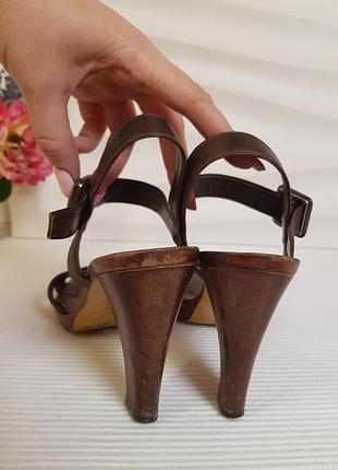 Якісні акуратні босоніжки з натуральної шкіри pasito 38