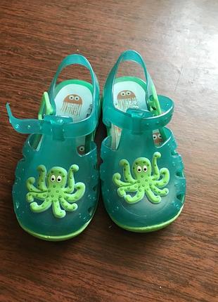 Нові резинові босоніжки,сандалики на хлопчика або дівчинку