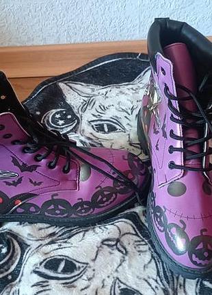 Ботинки с принтом джека, с хелоуинськом принтом.