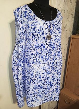 Натуральна гарна легка блузка-безрукавка-трапеція у квітковий принт мега батал ellos