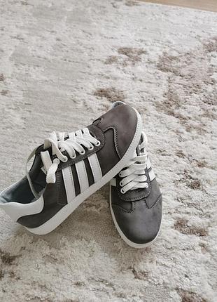 Кроссовки кеды