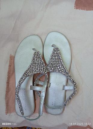 Босоножки с камнями