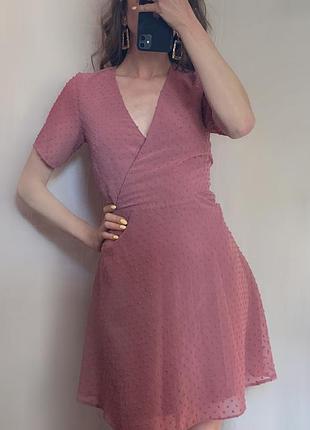 Плаття з вирізом рожева сукня