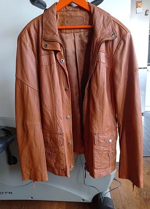 Кожаная курточка в идеальном состоянии размер l