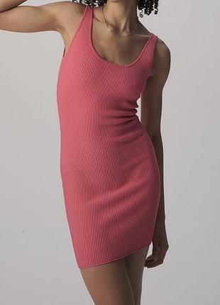 Разовое летнее платье с вырезом на спине