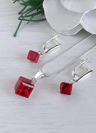 Комплект з кубиками swarovski червоного кольору