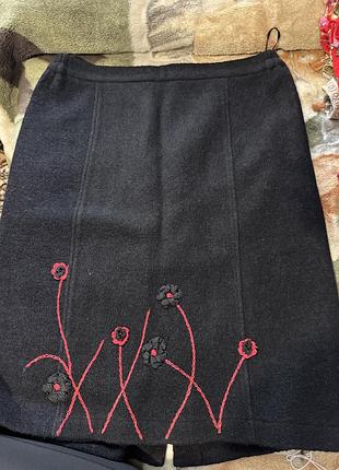 Гарна, тепла, довга спідниця.