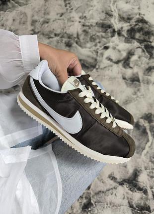 Nike cortez brown