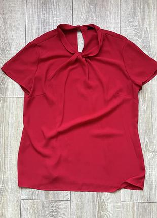 Червона блуза