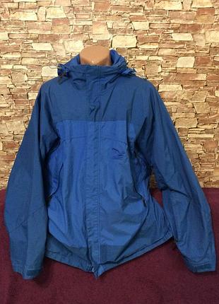 Куртка -вітровка спортивна р.50-52 з капішоном\багато карманів\під руками сітка на молнії