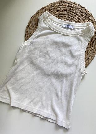 Майка в рубчик біла