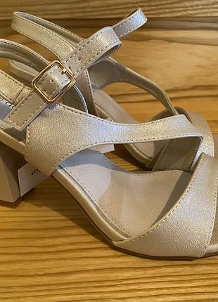 Босоніжки жіночі код 1022 , колір золотистий