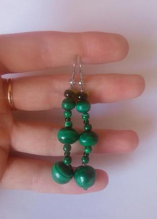 Сережки зеленого кольору довгі