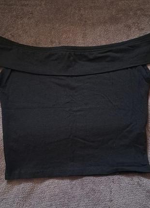 Чорний літній топ prettylittlething зі спущеними плечами розмір s